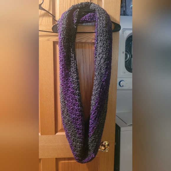 NWT purple and DARK GREY Women's Winter Scarf BEAUTIFUL HANDMADE CROCHET - Picture 2 of 4